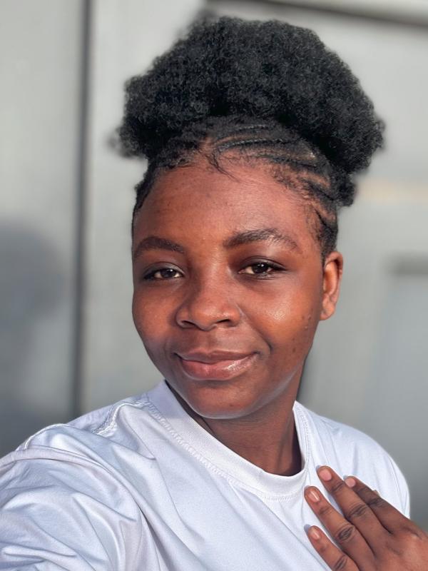 Gloria aus Ghana sucht eine Stelle als AuPair